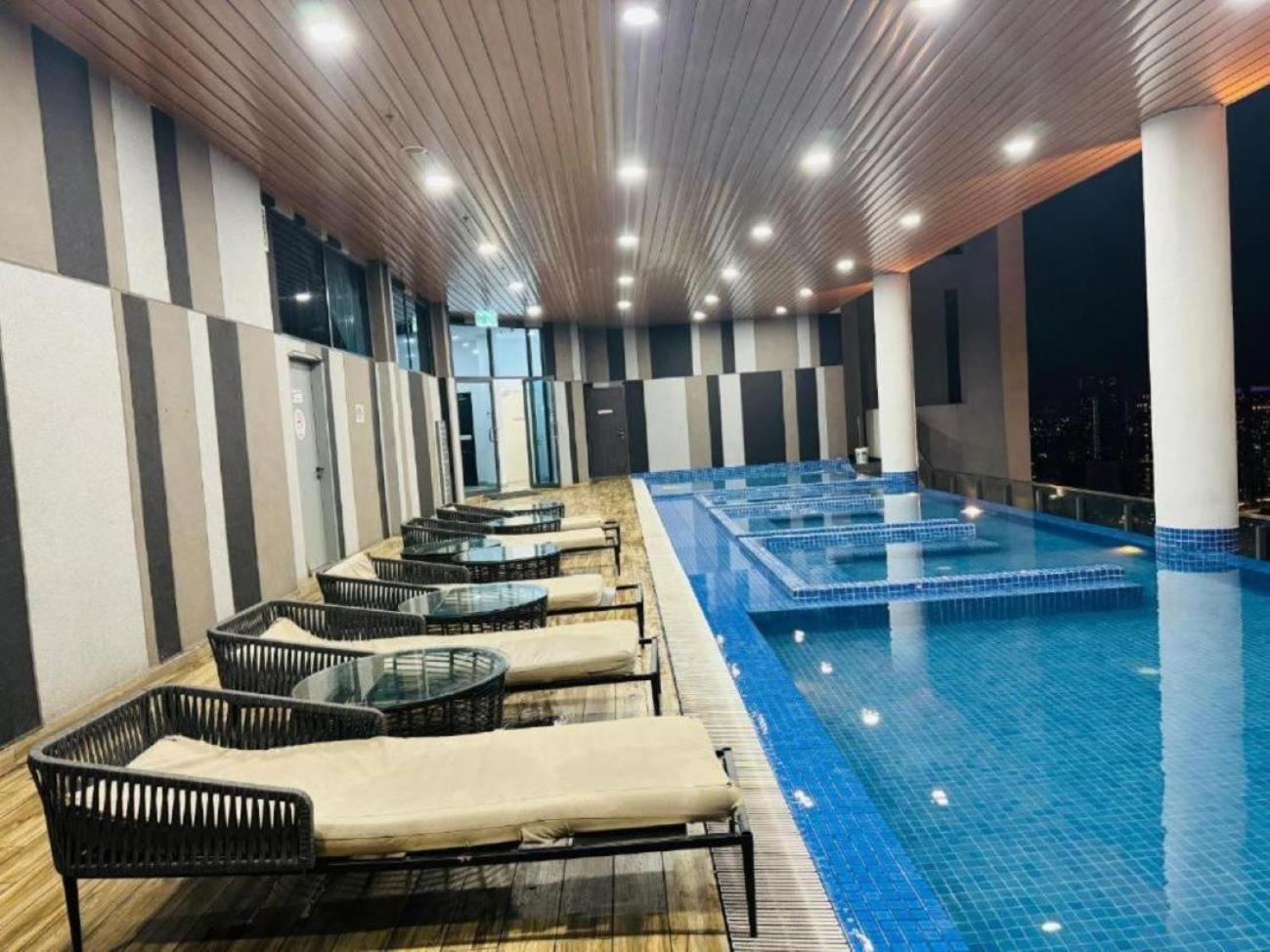 The Luxe Colony Klcc By Sky Pool Leilighet Kuala Lumpur Eksteriør bilde