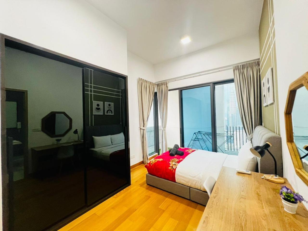 The Luxe Colony Klcc By Sky Pool Leilighet Kuala Lumpur Eksteriør bilde